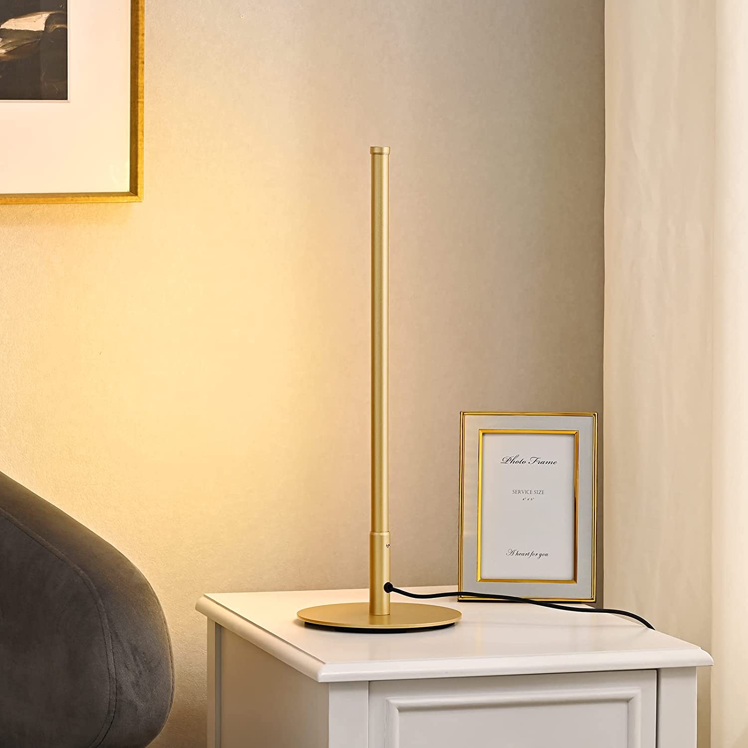 Lampa stołowa w złotym wykończeniu