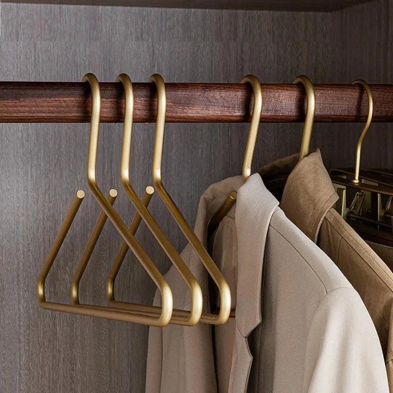 LustreLine 5-teiliges mattes Kleiderbügel-Set Gold- und Silberbügel