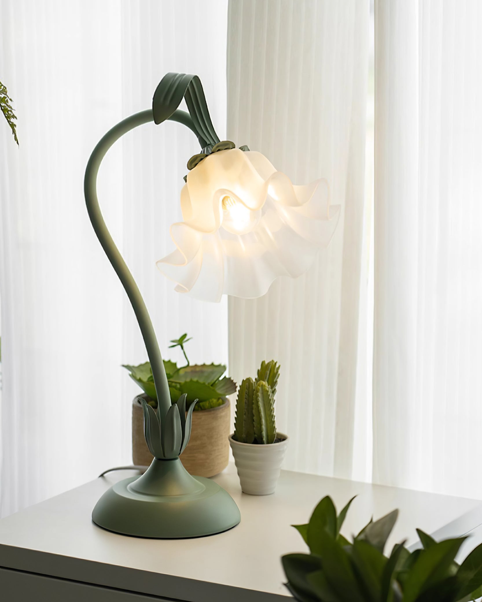 Sorene | Lampa stołowa z motywem lilii