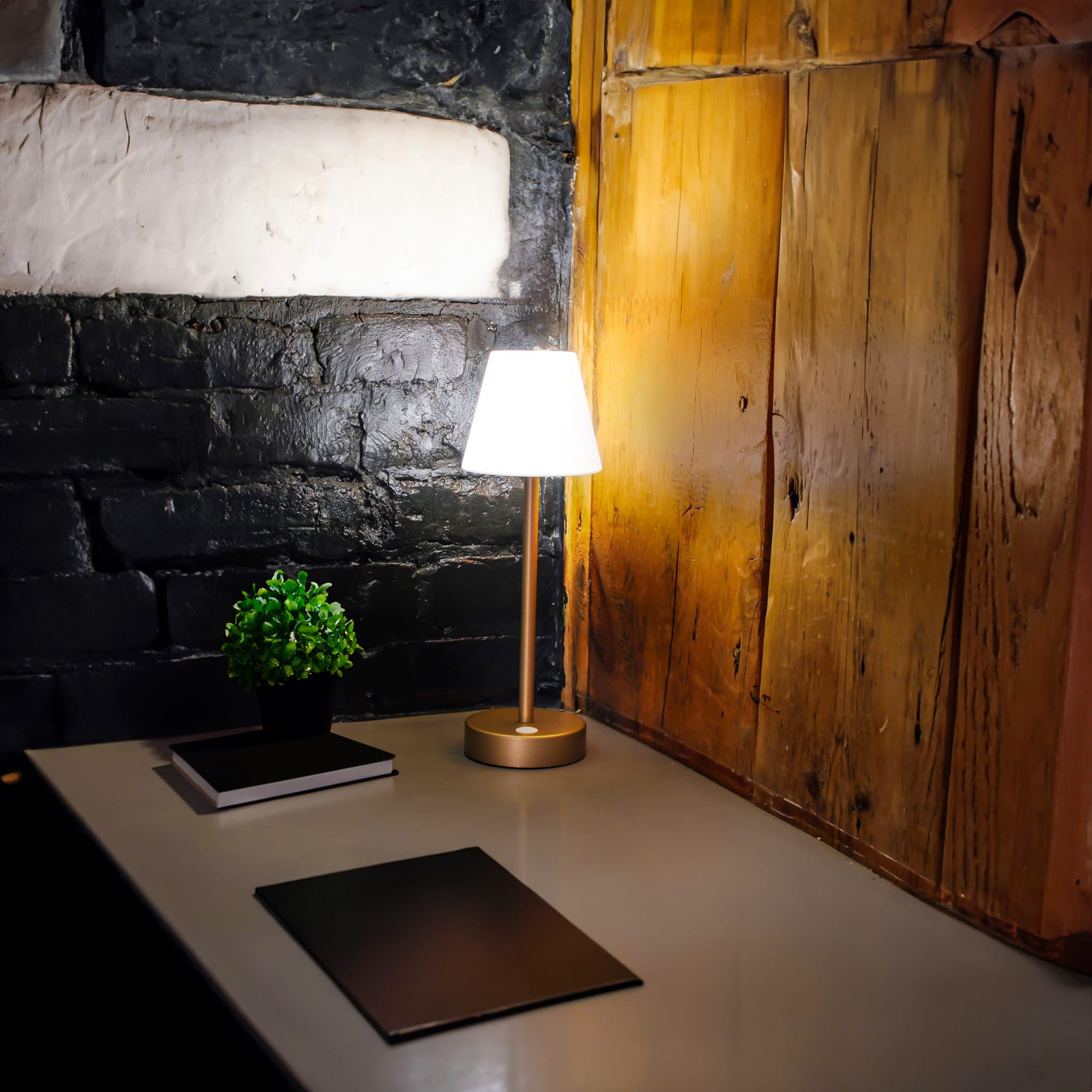 Mira Slim | Wireless Table Lamp