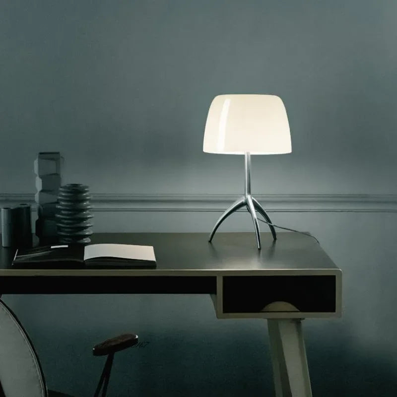 Arven Moderne LED-Dreibein-Tischlampe für stilvolle Schreibtischbeleuchtung