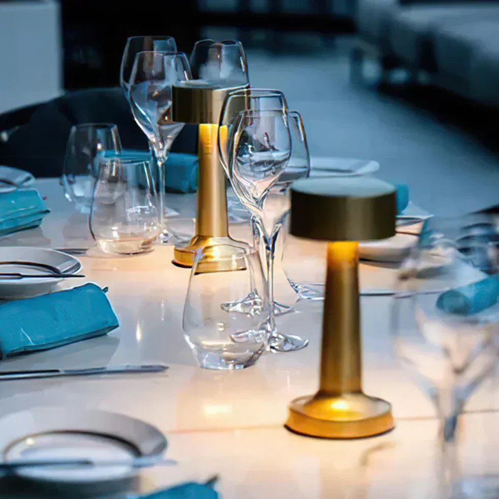 Oppladbar bordlampe for barer og restauranter