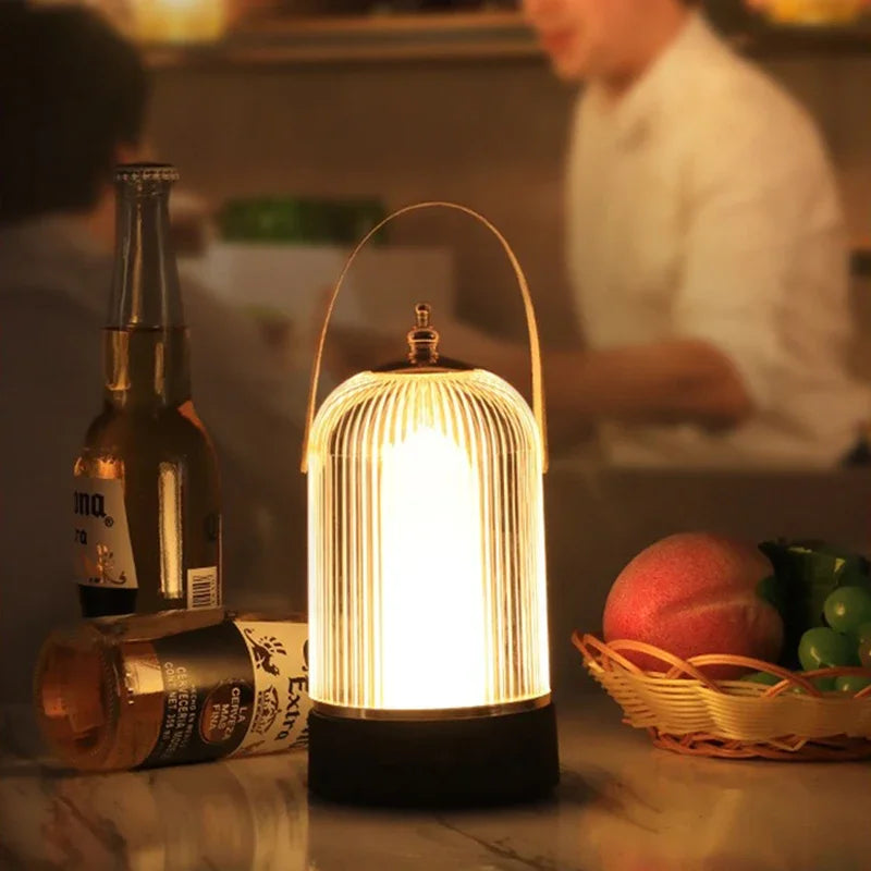 Kestrel | Bærbar Retro Fuglebur Bordlampe med Vintage LED-belysning