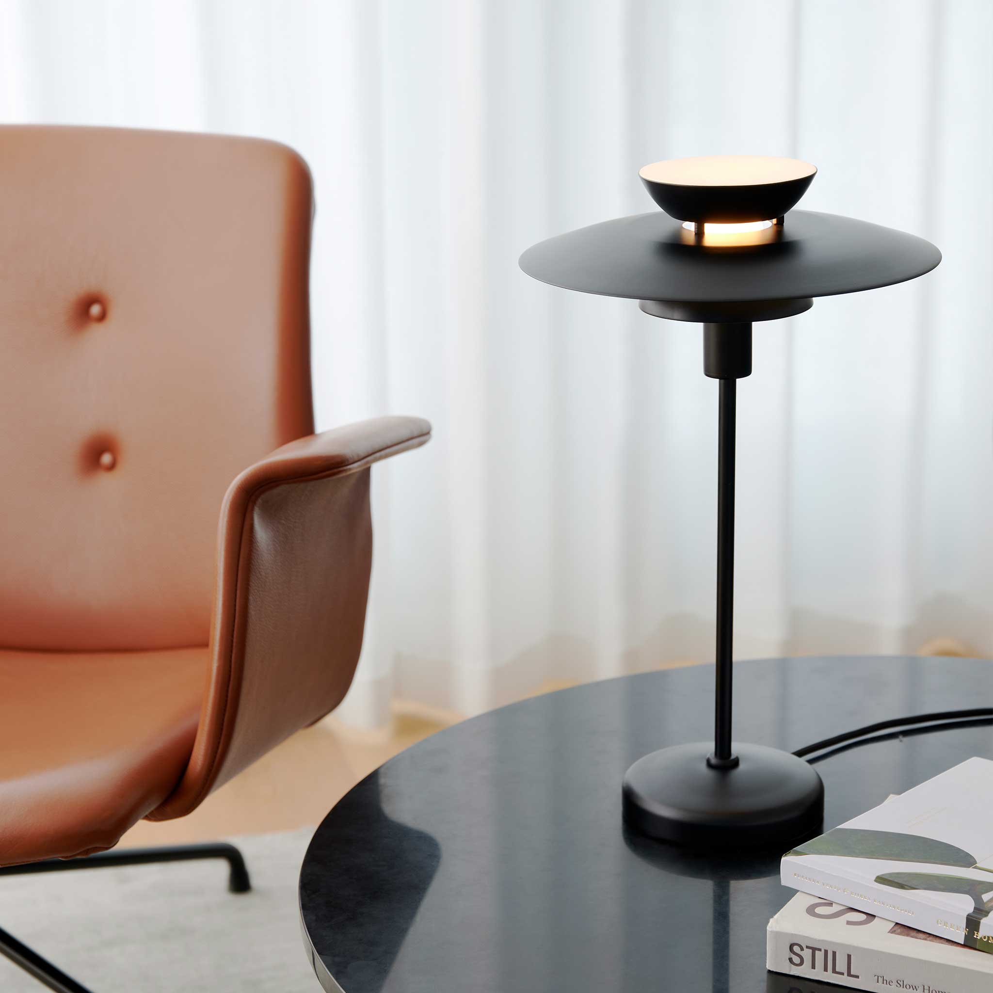 Liora bordlampe i svart