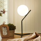 Ardena | Lampada da scrivania moderna con globo in vetro bianco a 1 luce per studio e camera da letto