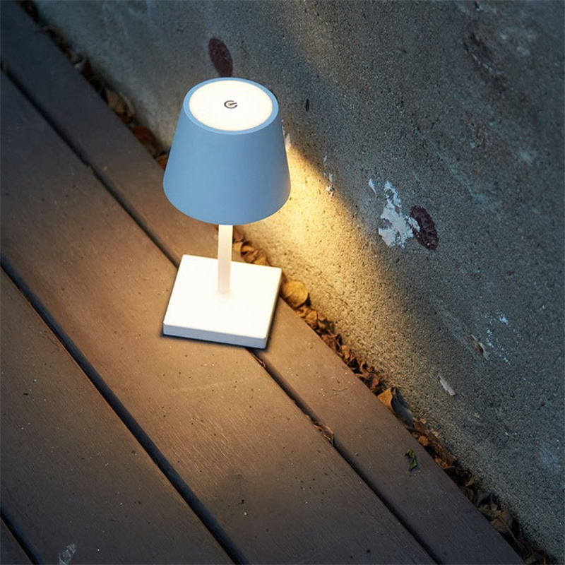 Auretta | Lampada da tavolo mini senza fili con batteria ricaricabile e dimmer regolabile