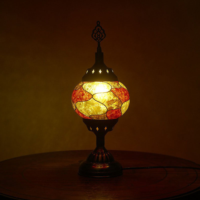 Aldara | Lampada da comodino in ferro a forma di urna con una luce, stile turco, finitura bronzo