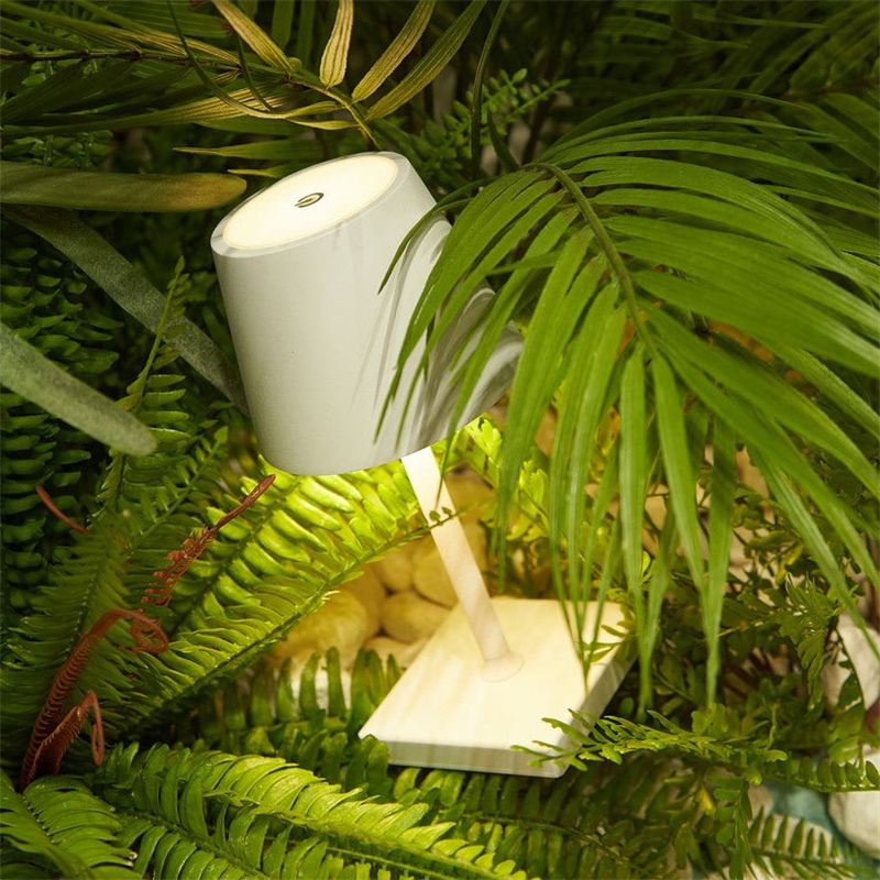 Auretta | Lampada da tavolo mini senza fili con batteria ricaricabile e dimmer regolabile