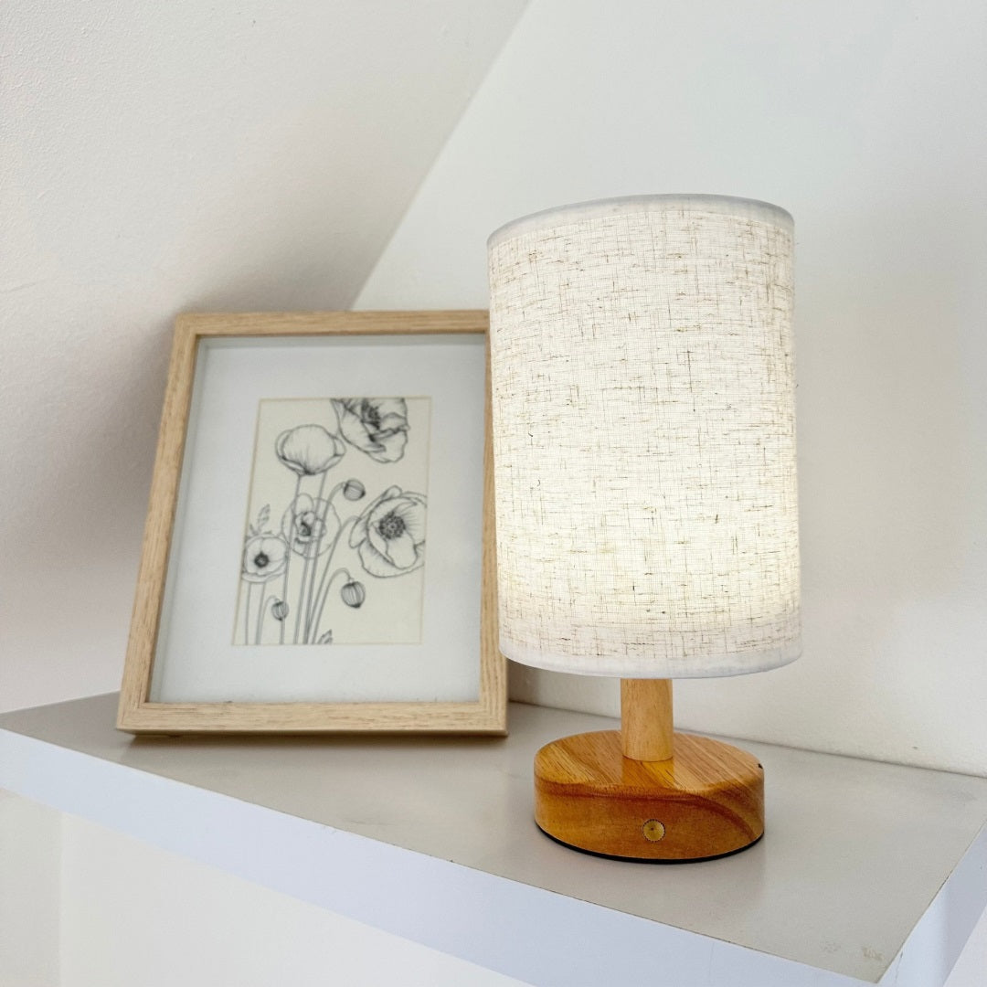 Lampada da tavolo in lino Arden Scandi