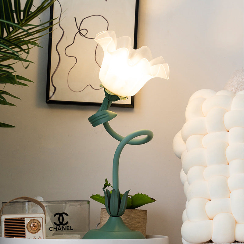 Sorene | Lily Motif Table Lamp