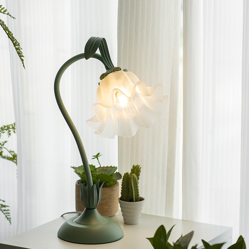 Sorene | Lily Motif Table Lamp
