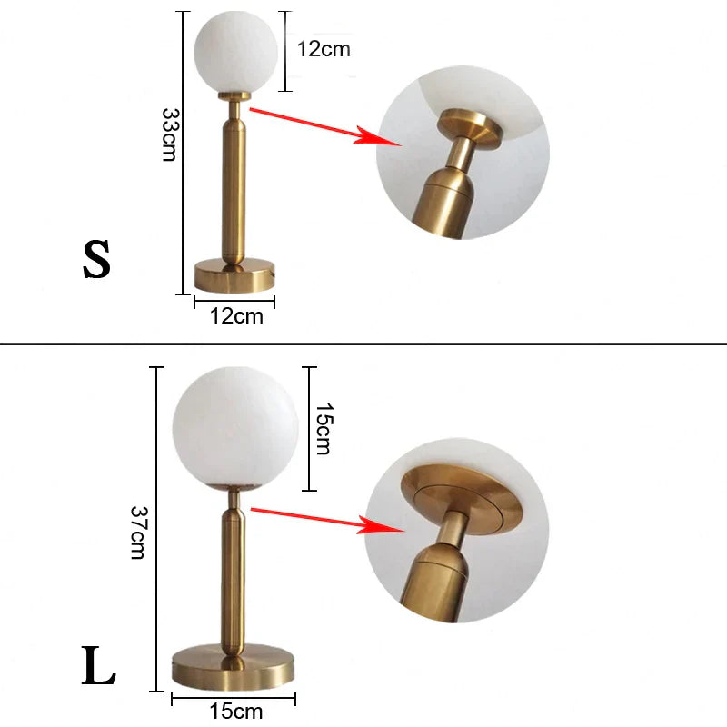 Lampada da tavolo in ottone Aurelle con globo in vetro LED, stile moderno elegante
