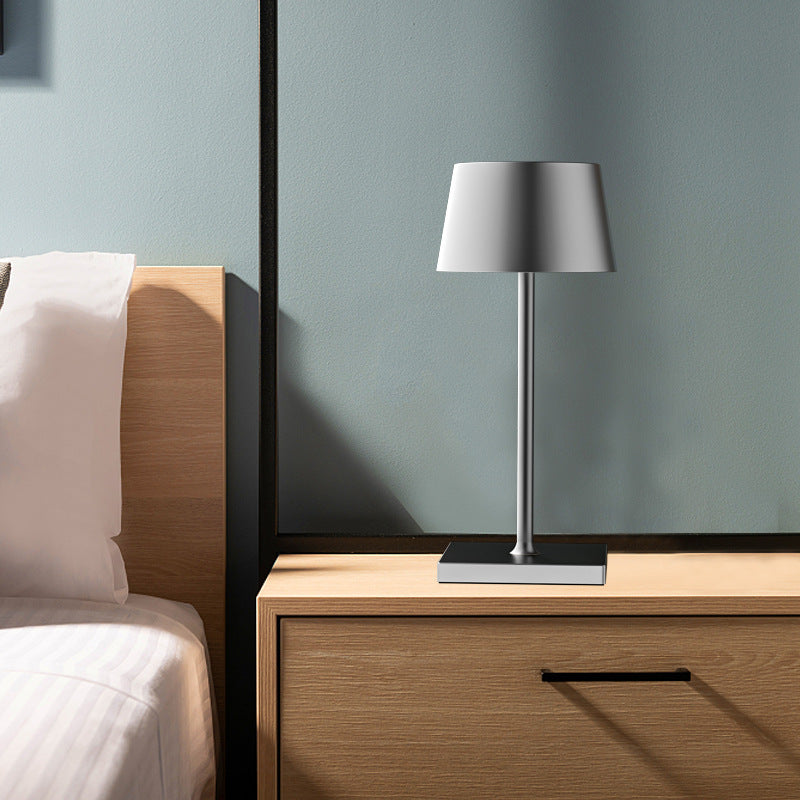 Auretta | Lampada da tavolo mini senza fili con batteria ricaricabile e dimmer regolabile