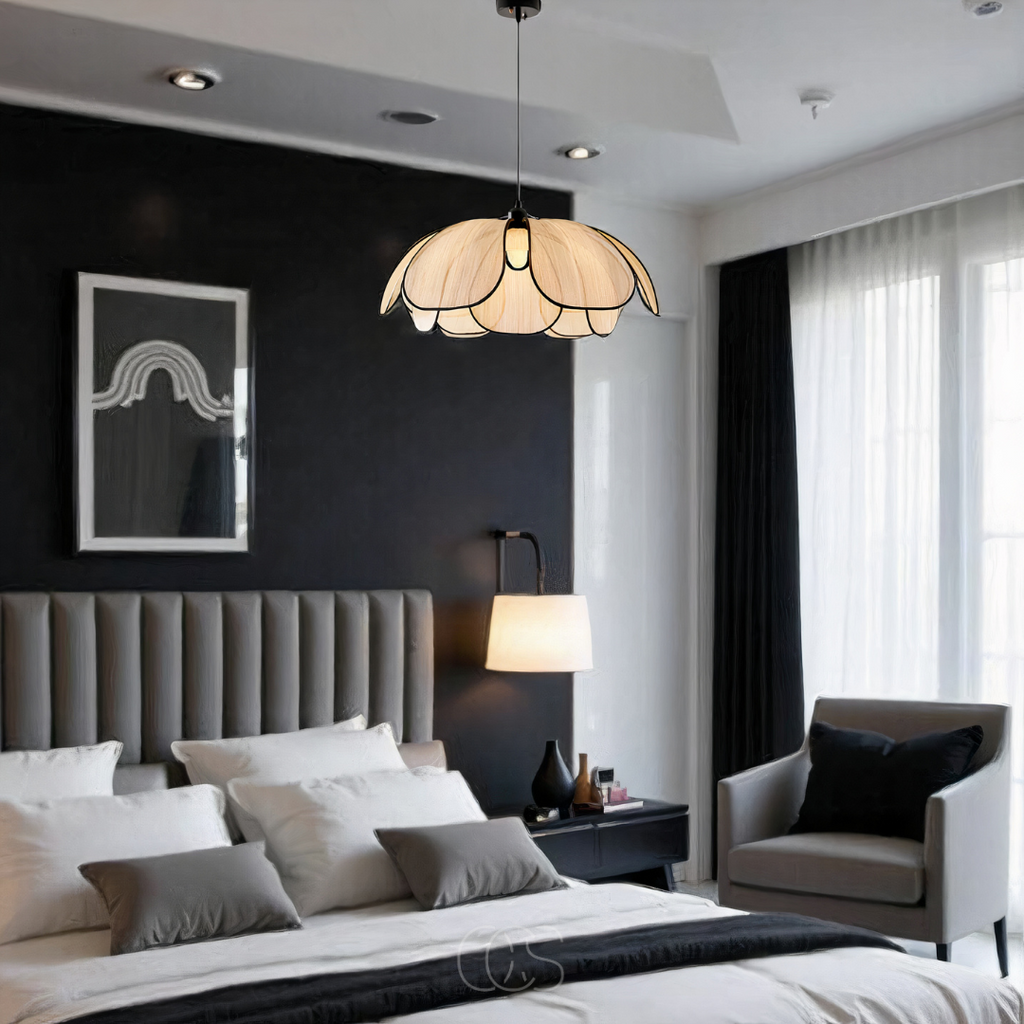 Norroe - Lampada a sospensione in rattan a forma di fiore con accenti neri