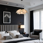 Norroe - Lampada a sospensione in rattan a forma di fiore con accenti neri