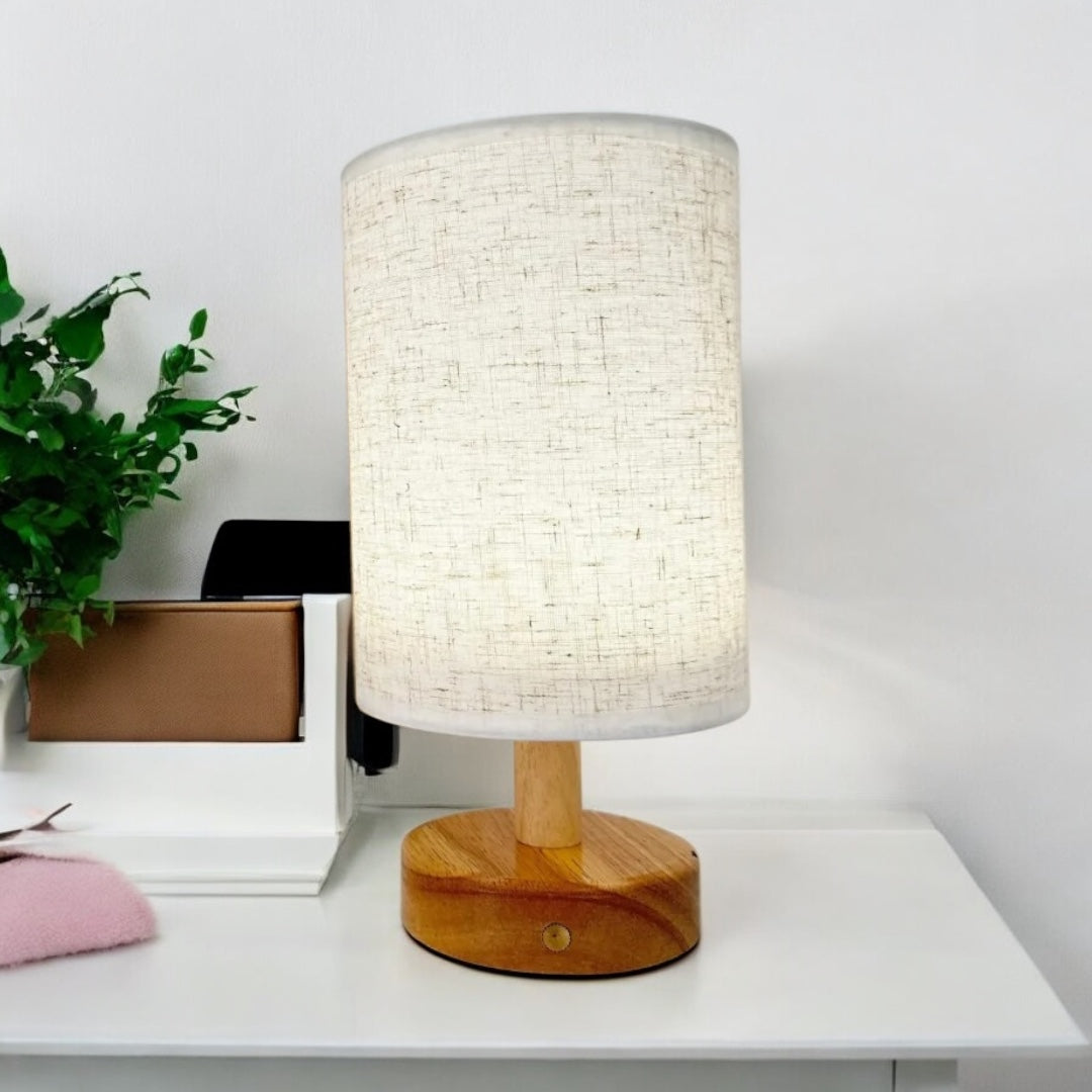Lampada da tavolo in lino Arden Scandi