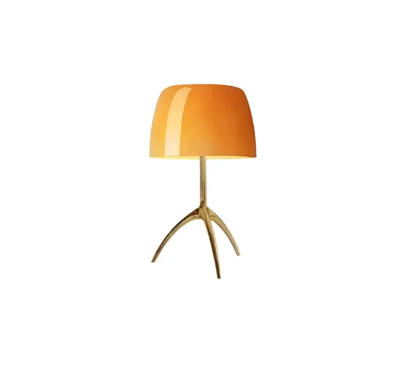Lampada da tavolo a treppiede LED moderna Arven per illuminazione da scrivania elegante