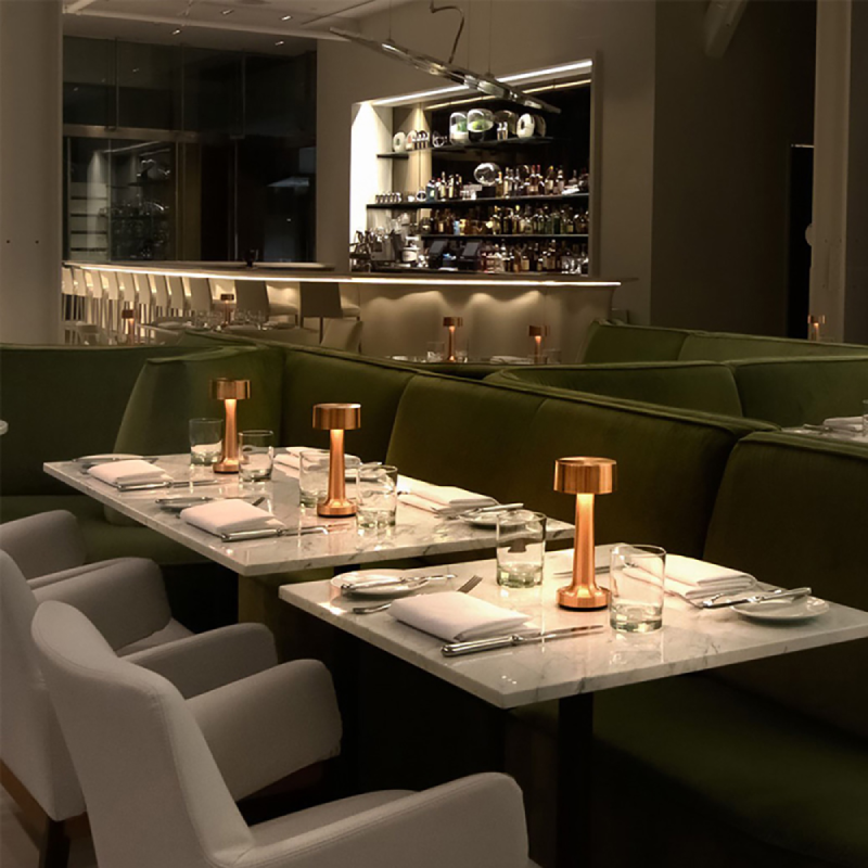 Lampka stołowa z akumulatorem do barów i restauracji
