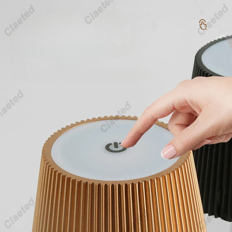 Lampada da comodino bianca ricaricabile Alera con controlli touch