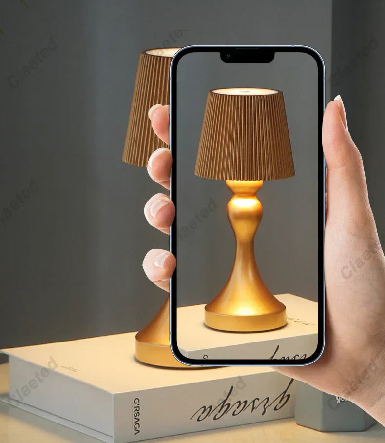 Lampada da comodino bianca ricaricabile Alera con controlli touch