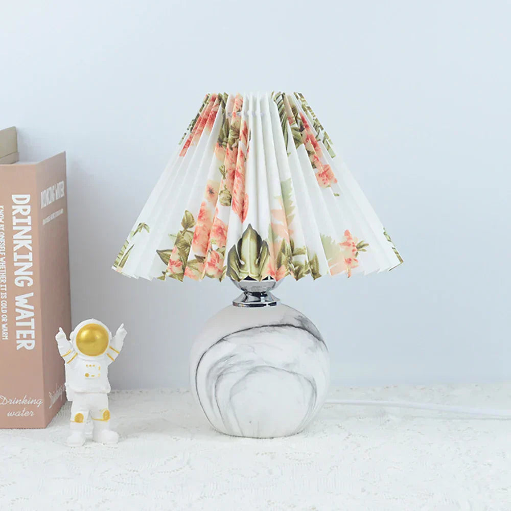 Niebieska plisowana lampa stołowa w nowoczesnym stylu vintage