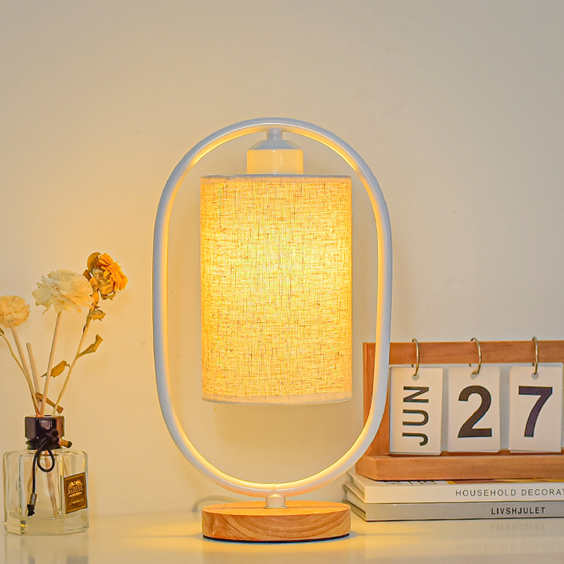 Retro drewniana lampa stołowa LED