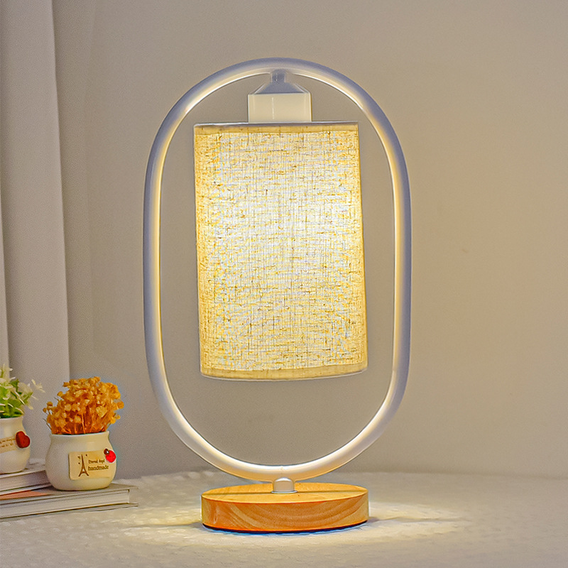 Retro drewniana lampa stołowa LED