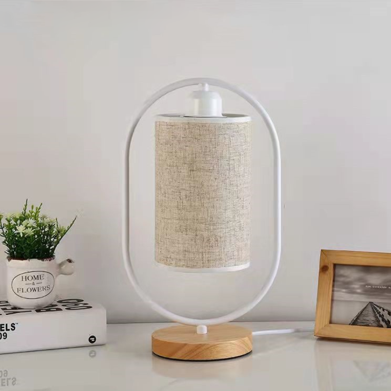 Retro drewniana lampa stołowa LED
