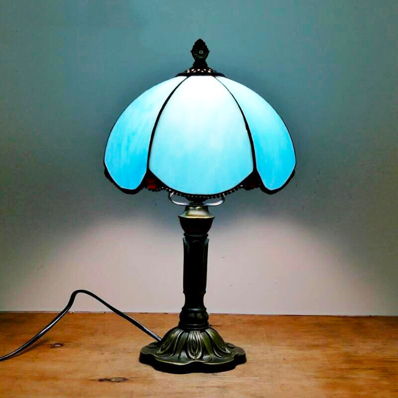 Vintage niebieska mozaikowa lampka nocna ze szkła witrażowego