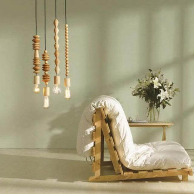 Lampa wisząca z drewna dębowego w naturalnym wykończeniu