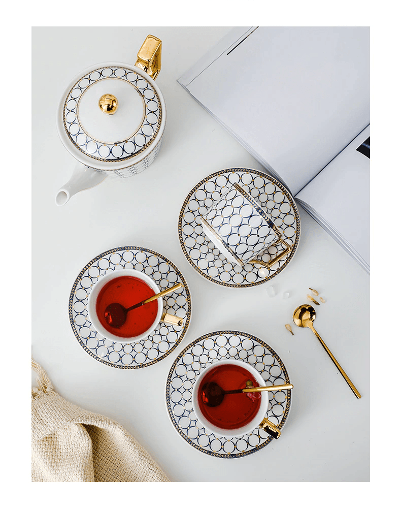 Deluxe Elara Gulddetaljerad Benporslin Tekanna Set Med Koppar