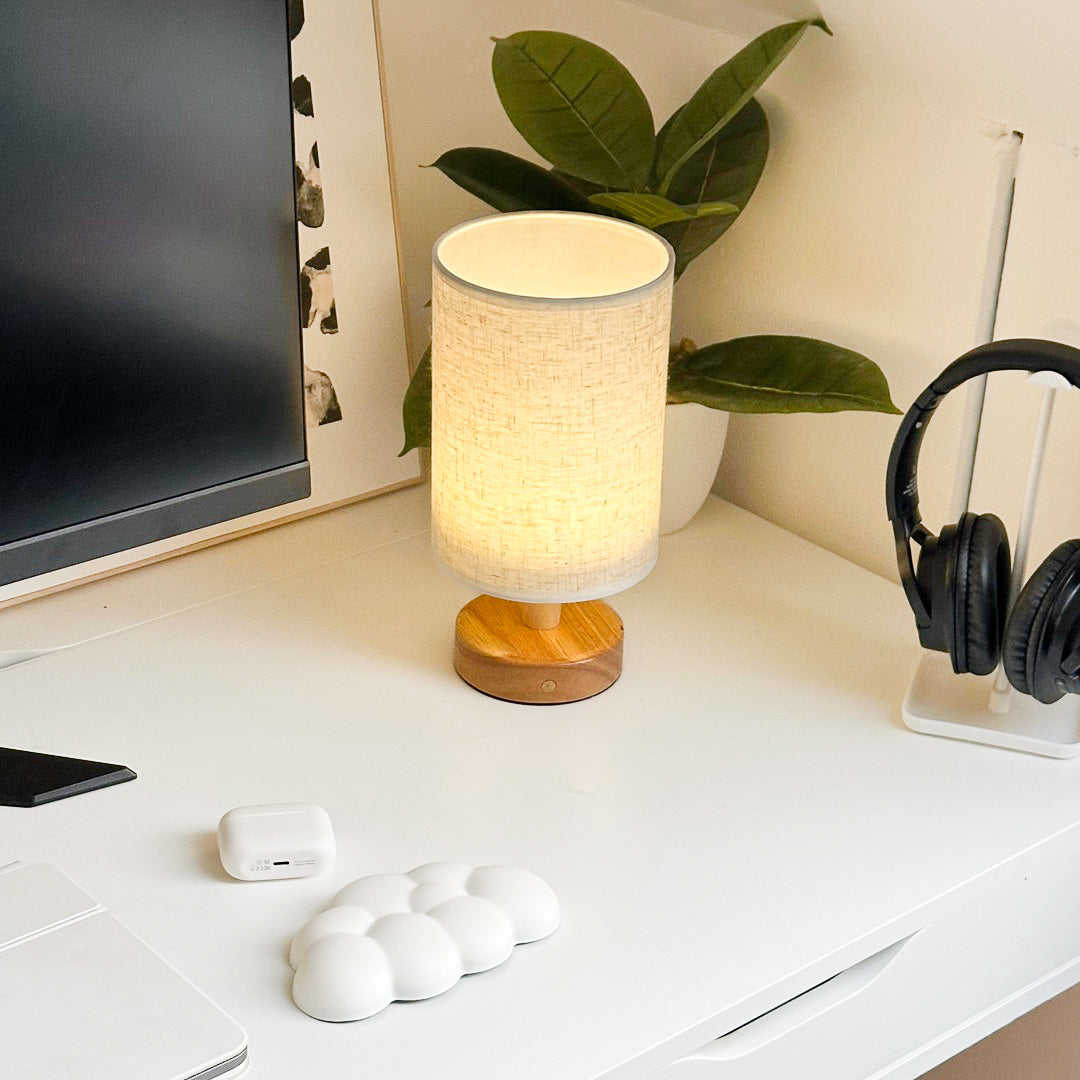 Lampada da tavolo in lino Arden Scandi